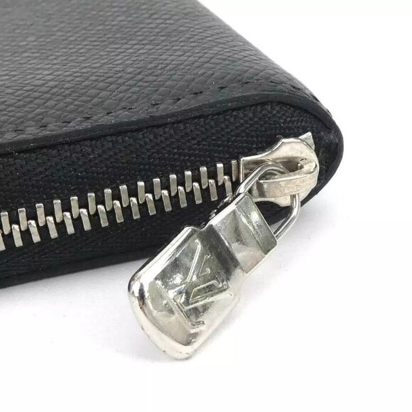 Auth LOUIS VUITTON Taiga Zippy Coin Purse Case Black Leather - Picture 4 of 10